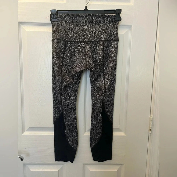 Lululemon Wunder Under Pant Hi-Rise Laser Cut
Luon Ripple Jacquard Black White 6 - Picture 4 of 7